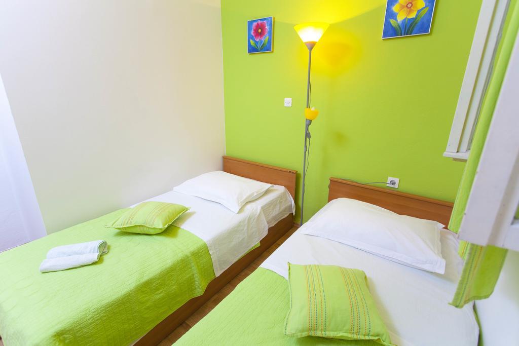 Carolija Apartment Makarska Værelse billede